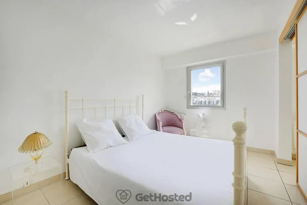 Eiffel Tower View - Charming Artist Flat - Gethosted Apartment Paris