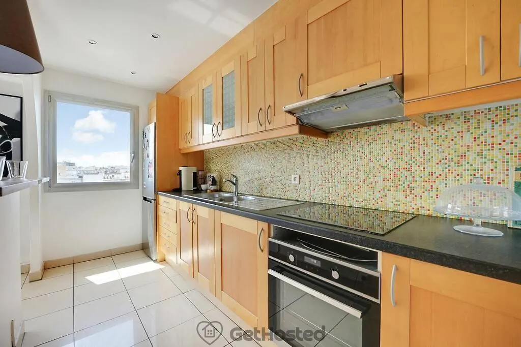 Apartment Eiffel Tower View - Charming Artist Flat - Gethosted