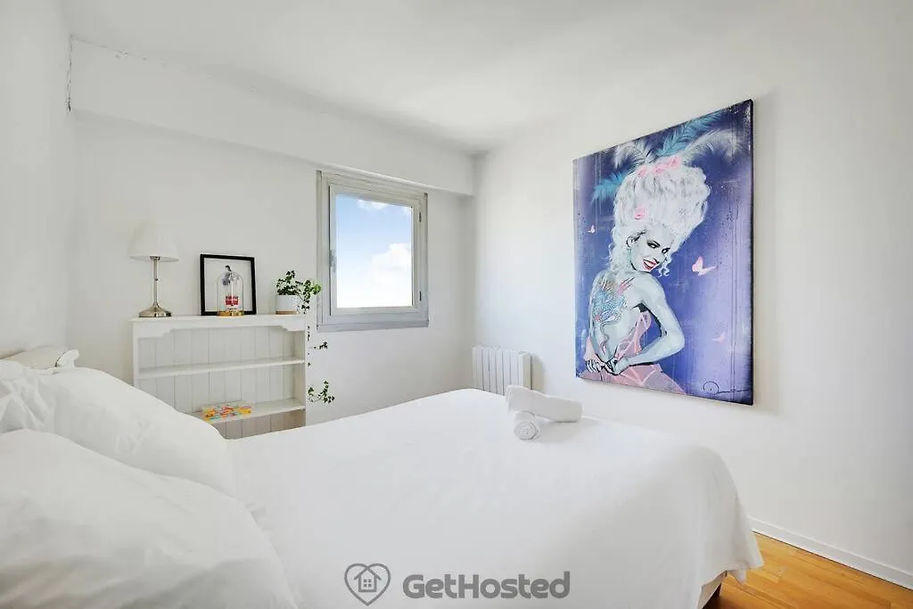 Eiffel Tower View - Charming Artist Flat - Gethosted Apartment