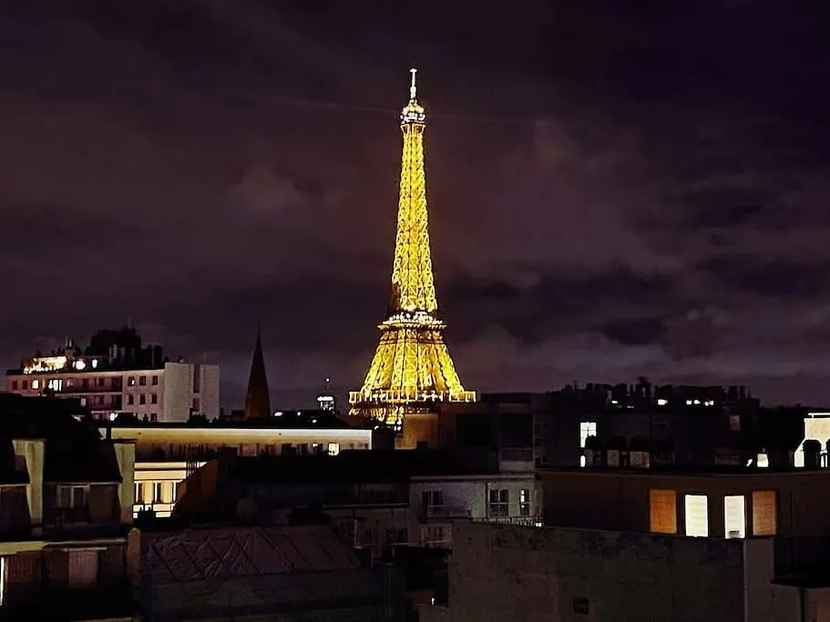 Eiffel Tower View - Charming Artist Flat - Gethosted Apartment Paris